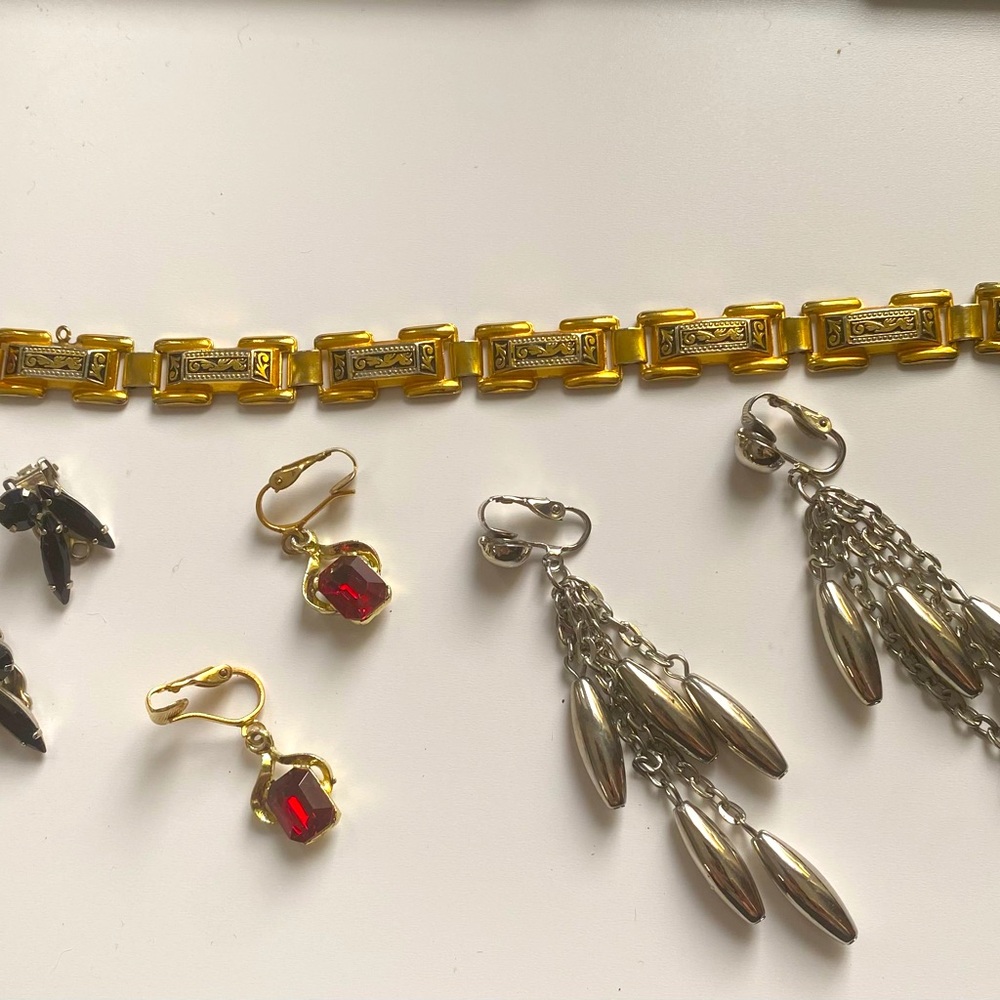 Asst vintage.  Definitely from 60’s & 70’s - belonged to my grandmother!